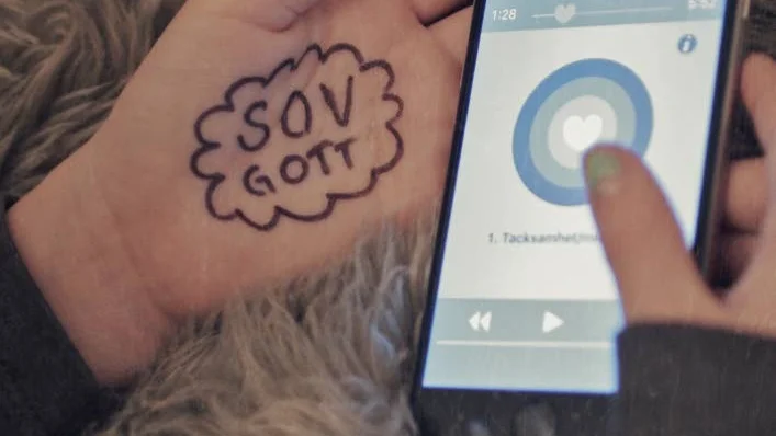 Motsäger sig kanske med sömn och mobil. Men vi testar en mindfulness-app och gillar.