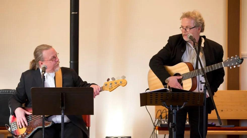Musikerna Dan Engman och Egon Fredriksson i samspel.