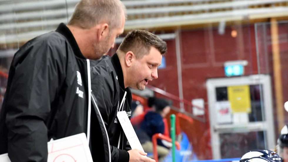 Mattias Karlin saknar alltjämt fem spelare till matchen mot Almtuna.