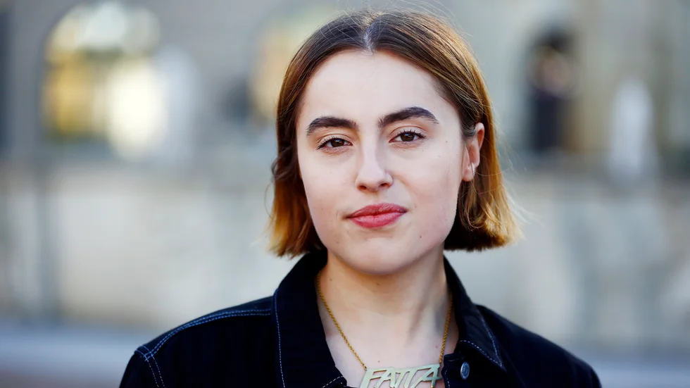 Josefine Helleday (S) svarar Stefan Krstics (L) replik “Vilket samhällssystem vill Helleday ha?”