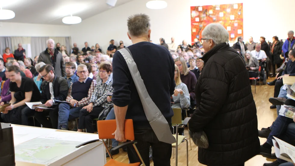 Det var proppfullt i Sävja kulturcentrum när det första samrådet om utbyggnaden av Bergsbrunna skulle börja.