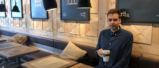 Mattehjälp över en kopp kaffe 
