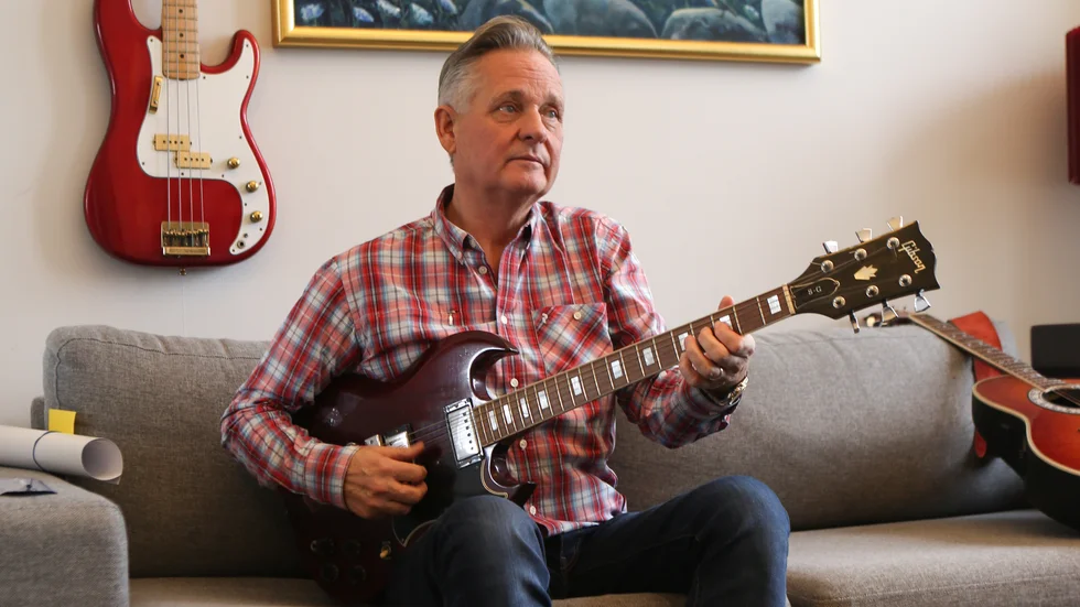 Gitarrist och låtskrivaren i dansbandet Imagine, Johan Bengtsson har ett stort antal gitarrer i samlingarna, men planerar inte att återuppväcka bandet. 