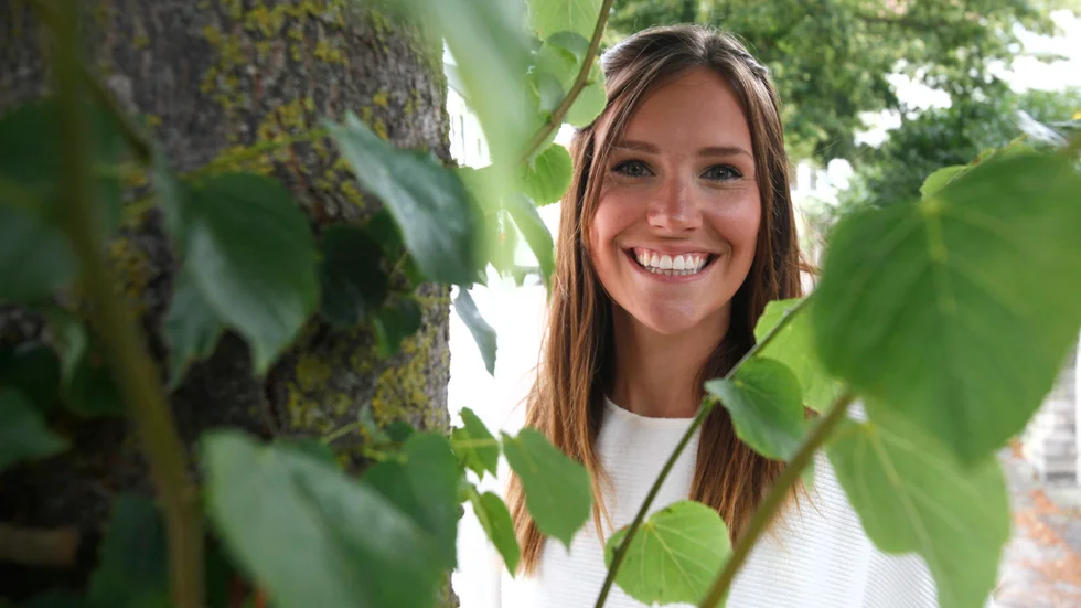 Körledaren Sofie Pettersson från Hemse vill sprida glädje i mörkret. Därför uppmanar hon alla att medverka i en aktion för öns vårdpersonal. 