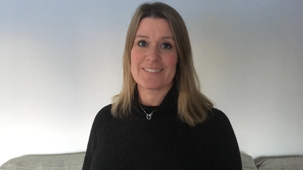 Ingela Grehn, lärarförbundets huvudskyddsombudsman i Uppsala, säger att många lärare känner oro kring situationen och vill ha tydligare åtgärder för att minska smittspridning i skolan.