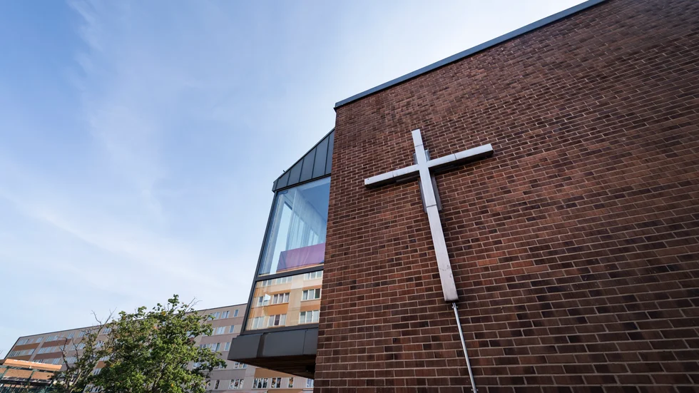 Religion ska inte sammankopplas med politik. Religion är en privat angelägenhet, skriver Jenny Ekenlie.