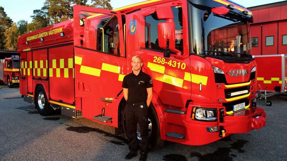 Christian Thorvaldsson är nöjd med den nya brandbilen till Gamleby. "Det är ett jättetillskott till lilla Gamleby just med säkerhetsaspekten."