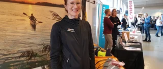 Hon tog med kajaken till mässan