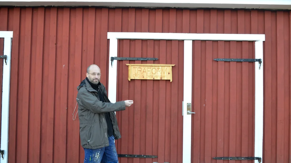 Patrik Sundberg har tillverkat en egen skylt till sin snickeriverkstad. 