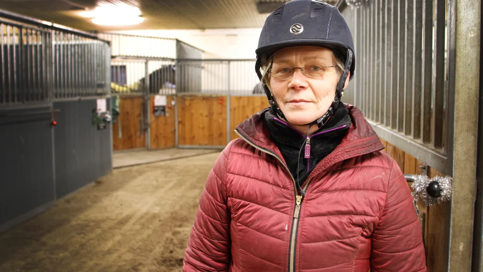 Linje 635 trafikerar i dagsläget grusvägen mellan Kumla och Viggeby, och passerar då bland annat Ekelunds ridskola. Stallchefen Ann Holmqvist är kritisk till att linjen upphör, då flera barn och ungdomar nyttjar bussen.