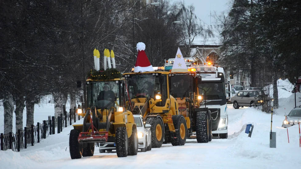 Transportprogrammets luciatåg innehöll naturligtvis alla de traditionella rollerna: lucia, tomte, stjärngosse, Rudolf och tärnor. 