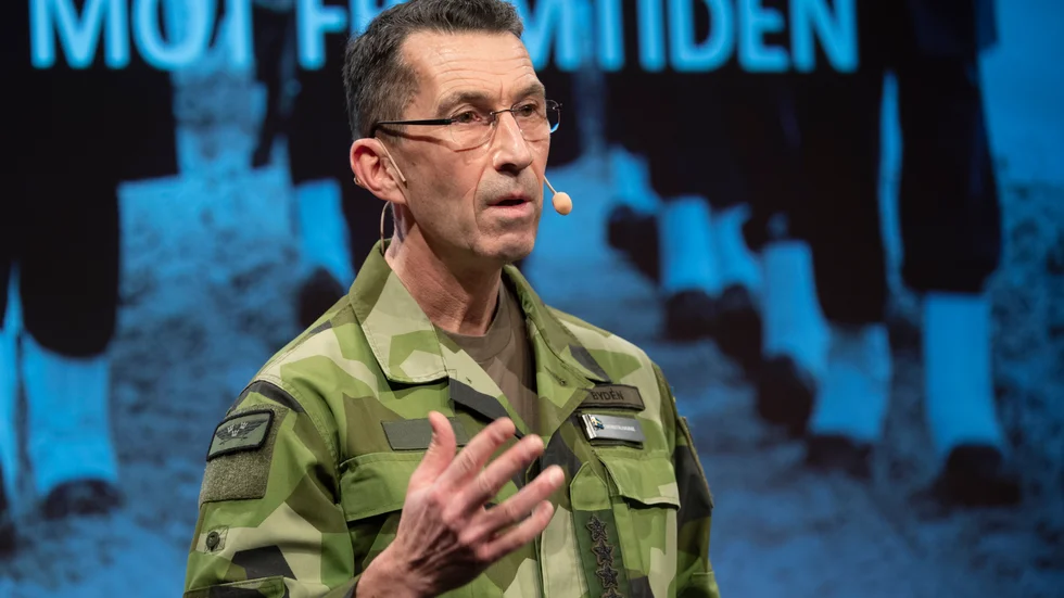 Överbefälhavare Micael Bydén förklarade att Försvaret alltid gör vad det kan med det myndigheten har.