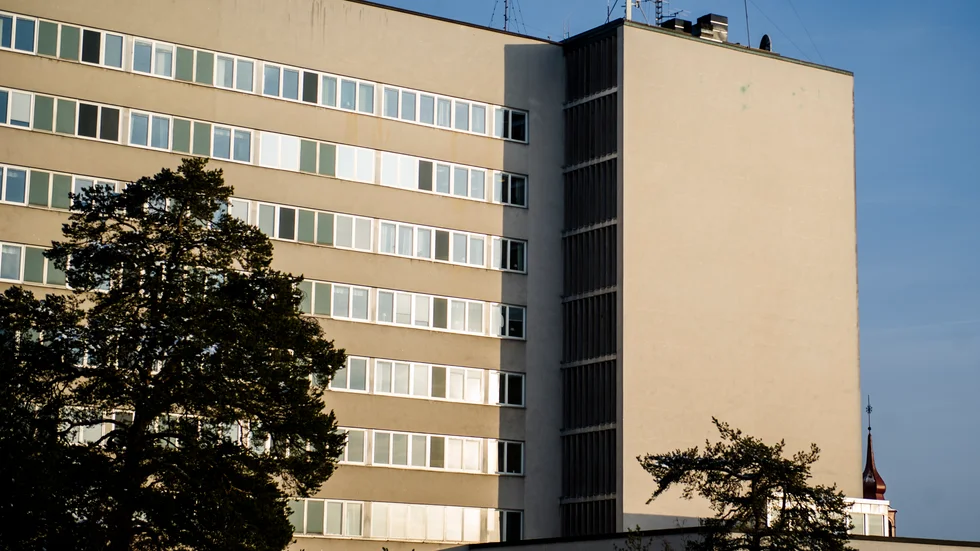 Monica Johansson (S) och Urban Granström (S) skriver att det är tråkigt att M, KD och L i Region Sörmland fortsätter att kritisera den pågående utvecklingen av länets sjukhus.