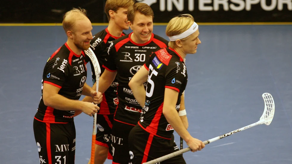Solfjäderstaden kommer till årets julfest med fem raka segrar, här blev det 8-4 senast mot Jik ungdom i Jönköpings idrottshus. Nu kommer Hovslätt till Motala sporthall.