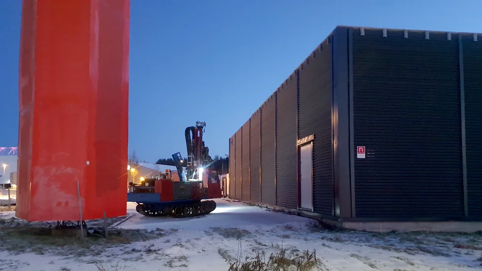 Renoveringen av den fastighet där Systembolaget ska flytta in pågår just nu. Fastighetsägaren, Svenska handelsfastigheter, bekräftar nu att öppningen är skjuten på framtiden igen och tidigast hösten 2020 slår portarna till systemet upp.