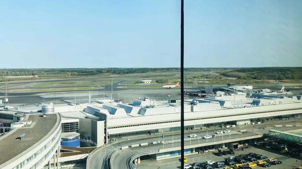 Lastbilen körde inne i flygplatsens airside. 