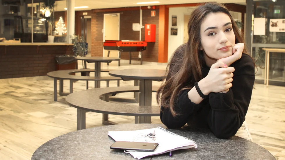 Ronja Özyurt i klass 8A på Mariefreds skola har uppskattat höstens svenskprojekt. Eleverna har skrivit noveller som nu har sammanfogats i en antologi, som firas på Biohuset under onsdagskvällen.