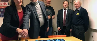 Sveriges största parti firade med tårta