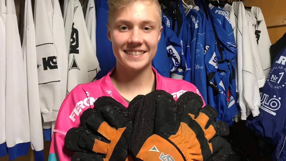 Rasmus Karlsson, målvakt i IFK Motala, är redo för P15-VM i Ryssland i slutet av mars. Att spela i Ryssland är något han drömt om sedan han var liten.