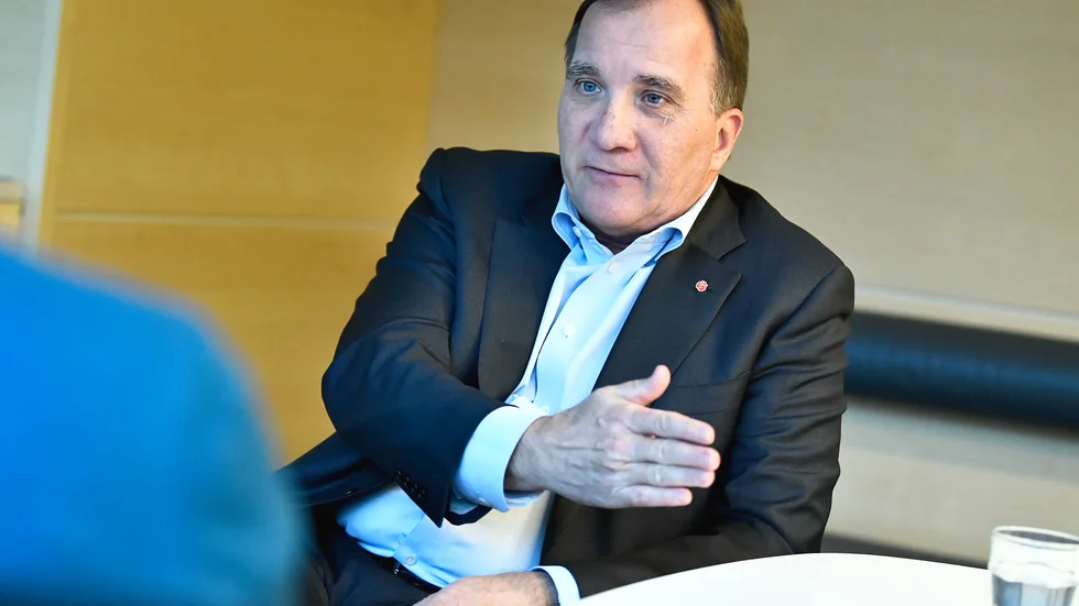 Regeringen har i praktiken spruckit. S och MP förlorar på att låtsas om något annat. Statsminister Stefan Löfven bör pröva ett annat underlag i riksdagen. Det kan mycket väl bli bättre än idag. 