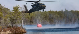 Gräsbrand vid järnvägen stoppar tågen 