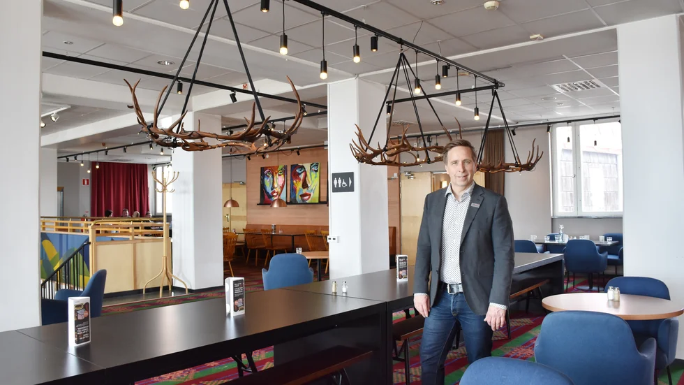 För tillfället är restaurangen på Ferrum stängd, men Peter Salomonsson, hotelldirektör, ser ljust på framtiden. "Vi hoppas kunna återanställa när sommaren kommer", säger han. 
