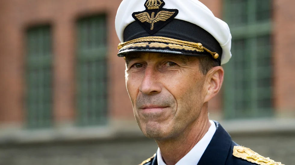 Överbefälhavaren Micael Bydén måste ges förutsättningar att hantera den pågående förmågehöjningen.