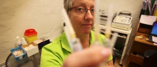 Vaccintider bokas av folk utan prioritet – doser riskerar att kasseras: "Det blir galet"