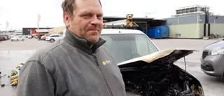 Bil började brinna på parkering i Luleå