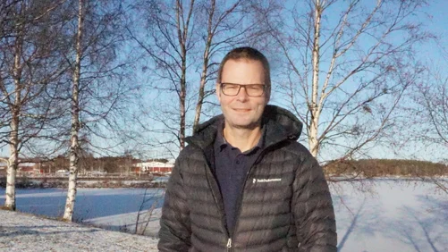 Piteå kommuns hälso- och sjukvårdschef, Christer Grahn, tror inte att brukare på gruppboende får vaccin förrän tidigast vecka 15. (Arkivbild)