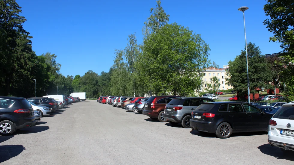 Kommunens parkering vid Lillsjöbäcken ska byggas om under sommaren.