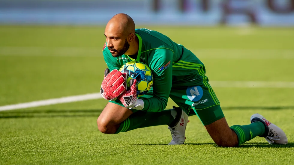 Östersunds målvakt Aly Keita utsattes för rasism av en domare under en allsvensk match förra säsongen. Arkivbild.