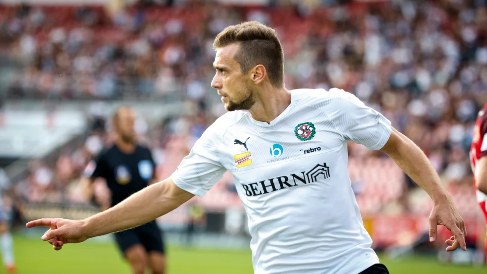 Filip Rogic lämnar Orenburg.