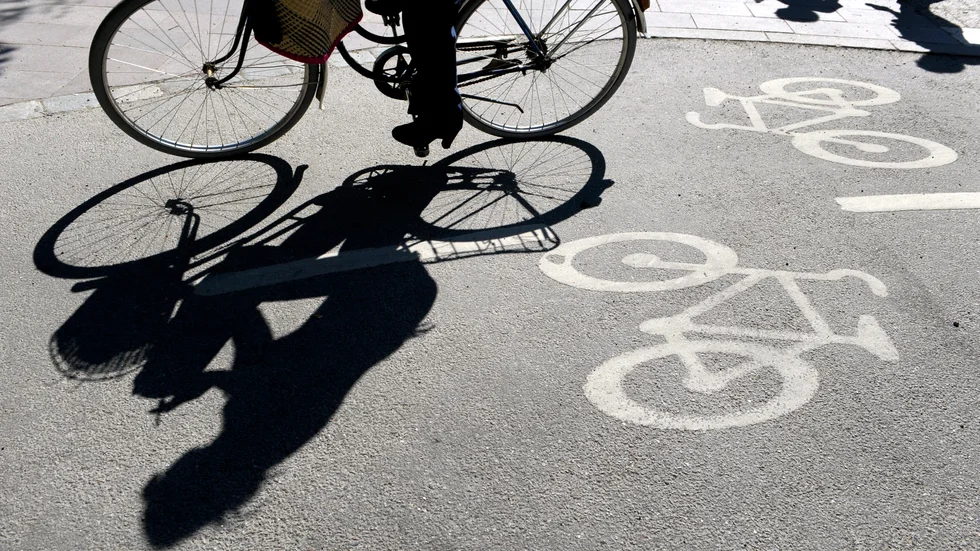 Johnny Ljung, infrastrukturchef i Katrineholms kommun svarar en insändare: "Fyra parkeringar tas bort för att göra plats för en ny och efterlängtad gång- och cykelbana mellan Hantverkaregatan och Vasavägen." 