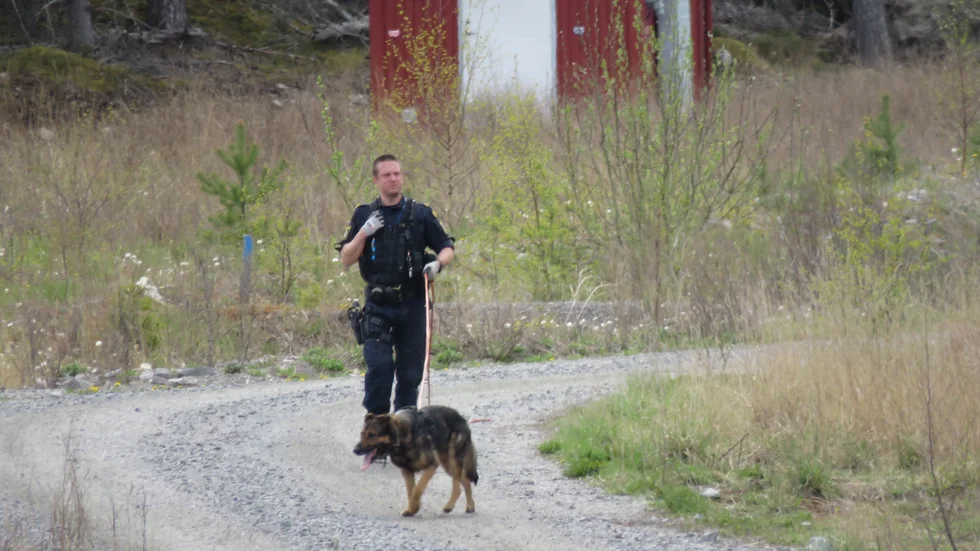 Polisen sökter efter en tonårspojke som avvikit från ett ungdomshem.