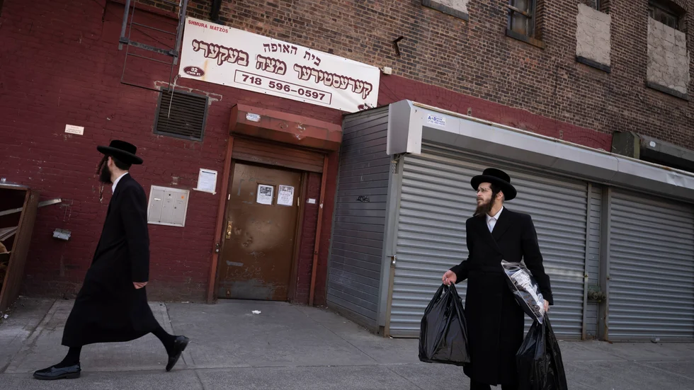 Williamsburg är en stadsdel i New York där många ortodoxa judar bor. Tv-serien "Unorthodox" utspelar sig där och i Berlin. 