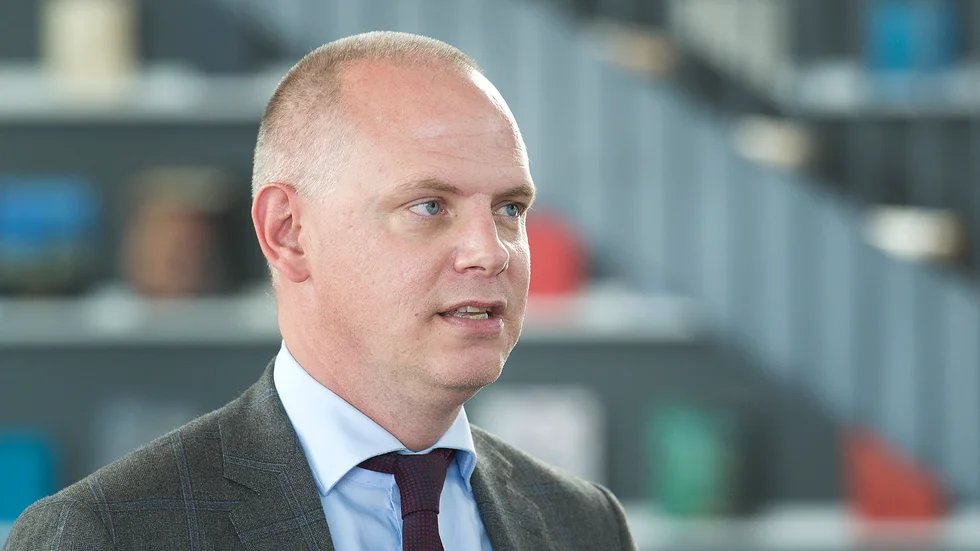 Fruktansvärt tråkigt, säger kommunalråd Urban Granström (S) om Bosals besked att planerna på en fabrik i Nyköping läggs på is.