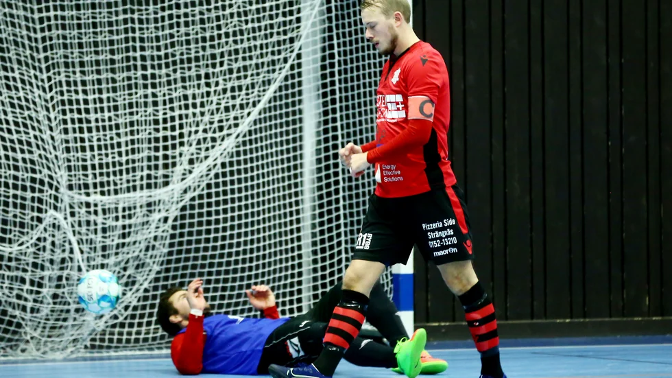 Strängnäs FC föll under söndagen på bortaplan med 6–3 mot Örebro SK och är därmed utslagna ur SM-slutspelet i futsal.