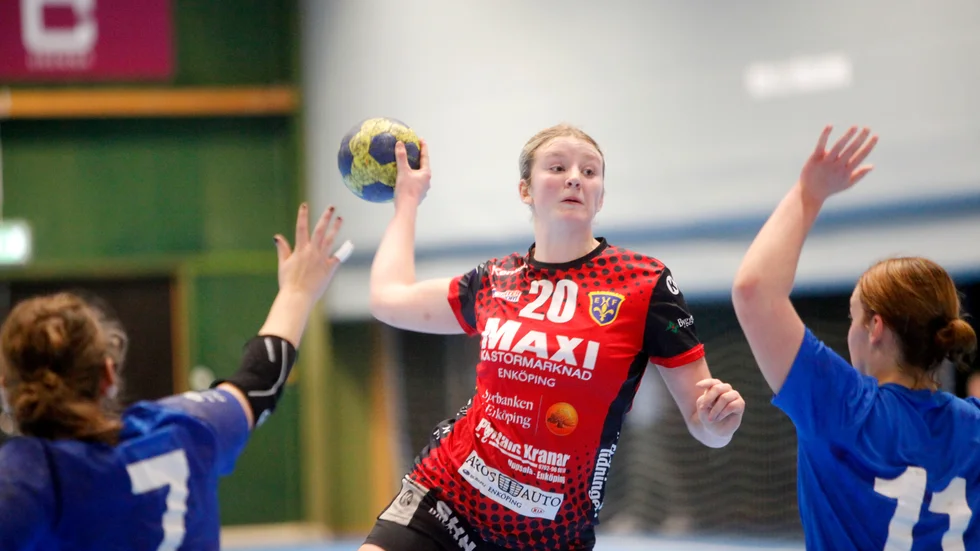Amelie Tapper gjorde EHF:s fyra första mål och tio totalt i hemmamatchen mot Järnvägen. (Arkiv)