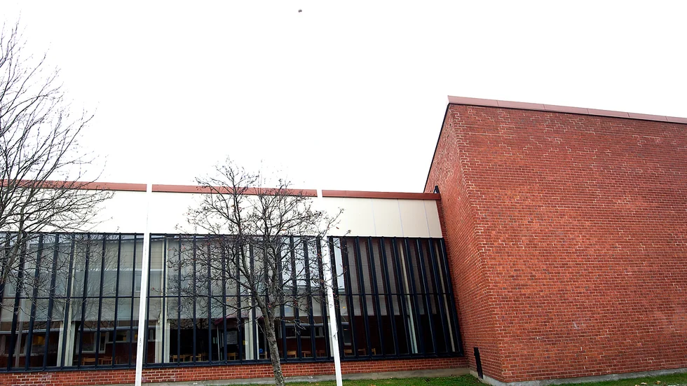 Skynda på beslutet eller vänta till efter folkomröstningen? Den framtida skolstrukturen i Gammelstad är oviss och i fokus just nu finns ett beslut om att riva Stadsöskolan och bygga en helt ny skola.