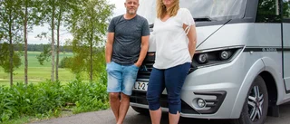 Malin och Roger sålde huset – nu bor de i husbilen
