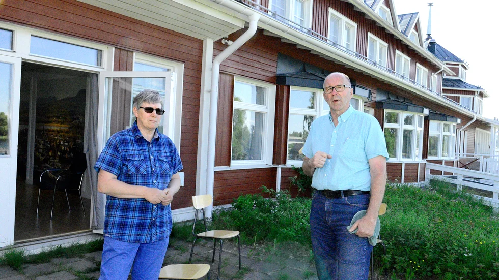 Budgetdirektiven skjuts upp till efter sommaren. Kommunalrådet Leif Nilsson (S) hoppas att många frågetecken ska  ha rätat ut sig till dess. T.v. kommunrevisorn Monica Eliasson. 