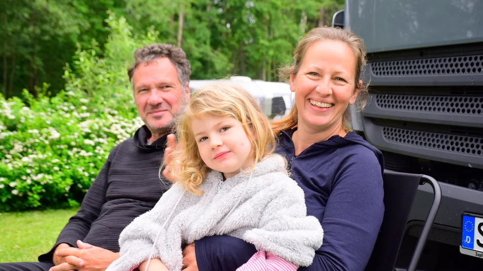 ”Att vi hamnade i Vimmerby är på grund av Astrid Lindgren och Pippi Långstrump.” Katrin Lessing och Jürgen Weyrich är på sverigesemester med dottern Nia.  