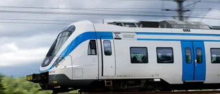 Nedriven kontaktledning stoppar pendeltåg