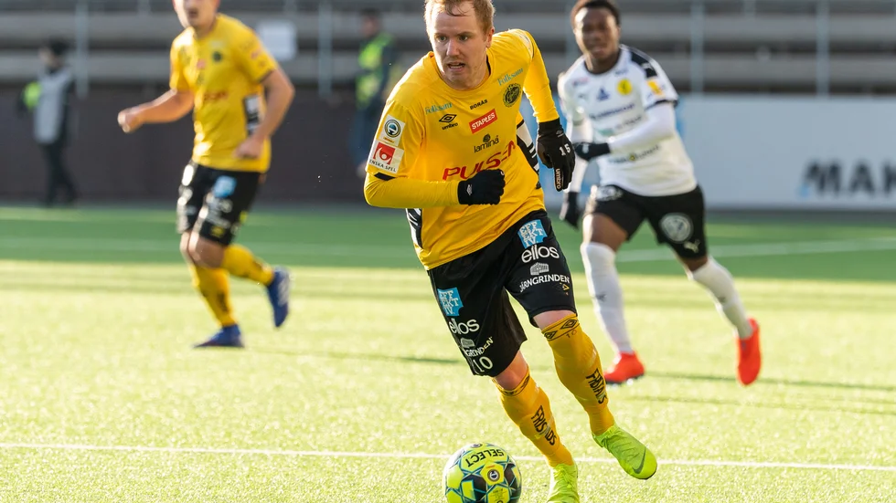 Simon Lundevall om rykterna. "Har väl sprungit på någon i AFC på Tunavallen, men det är inget som är nära överhuvudtaget".