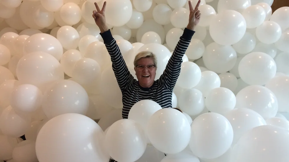 Pia Ölvestad Axelsson säger att det är viktigt med skratt i de här tiderna.