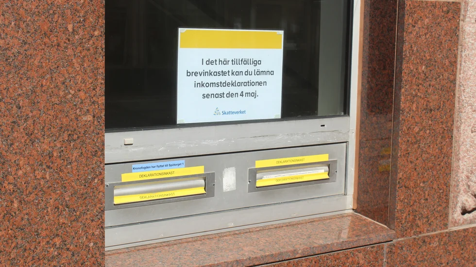 I Västervik finns den tillfälliga brevlådan på Kvarngatan 10, alldeles intill entren till Skatteverket. 