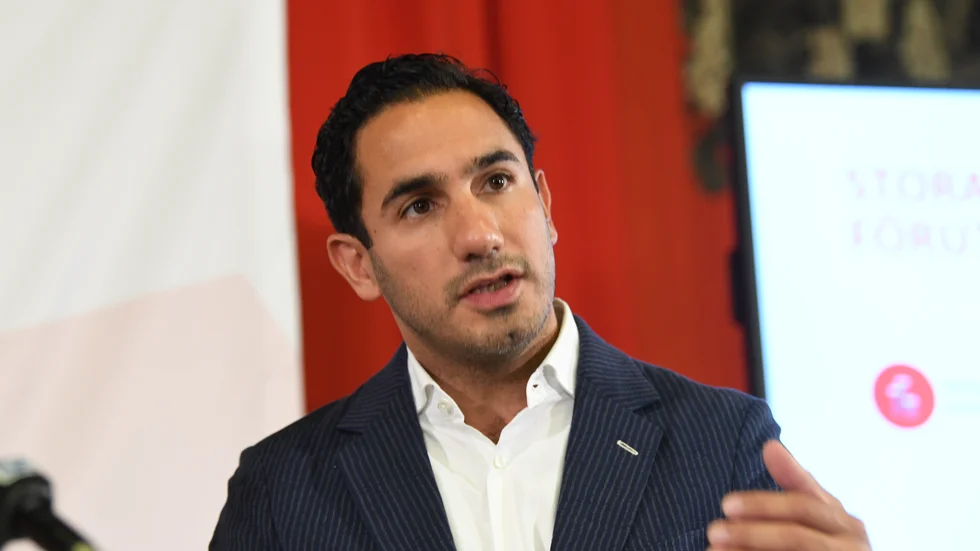 Ardalan Shekarabi menar att spelbranschen måste ta ansvar i det speciella läge som råder. Arkivbild.