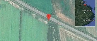 En personbil i trafikolycka på väg 76