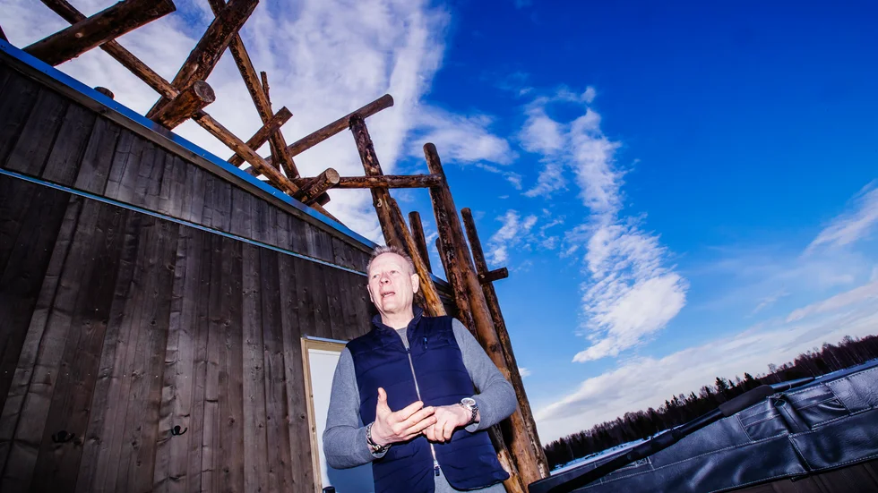 Det har varit två tunga veckor för företagaren Peter Engström. Två månader efter premiären har alla avbokningar försatt Arctic Bath i Harads i en utsatt situation. Nu kämpar företaget för överlevnad.  